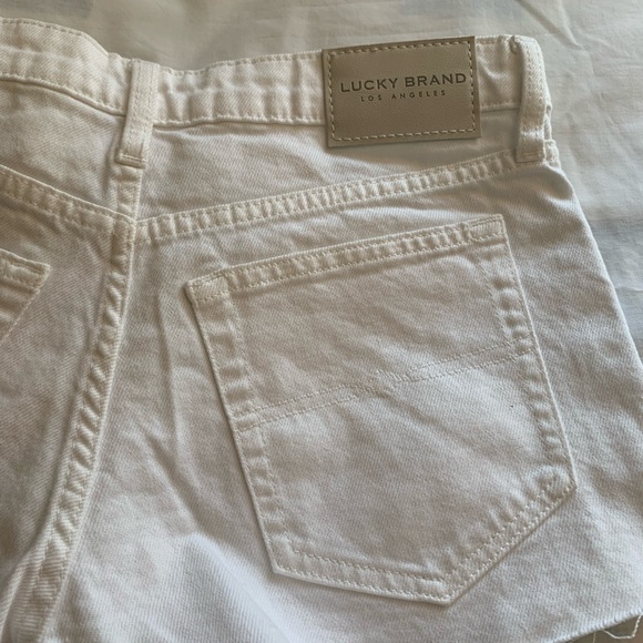 🔥NEW LUCKY BRAND WHITE CUT OFF SHORTS SIZE 2/26 - Picture 2 of 5